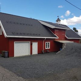 Nytt uthus bygd på Kaldvell. Arkitekten er grunnleggeren vår Byggmester Olav Eigeland – på Kaldvell